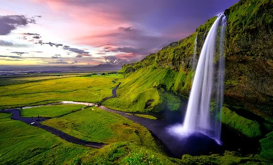 Visite l'Islande en voiture : Panorama sur la cascade de Seljalandsfoss