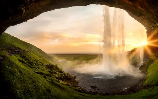 Visite l'Islande en voiture, Chute d'eau Seljalandsfoss