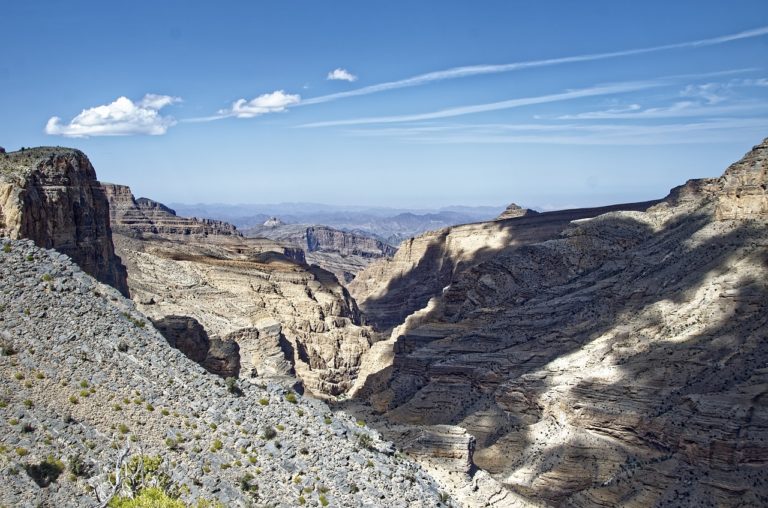 Expédition Oman : Jebel Shams, grand canyon d'Oman imposant avec son écosystème.