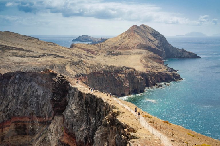 Randonnée liberté Cap-Vert sur les falaises en bord de mer Akaoka