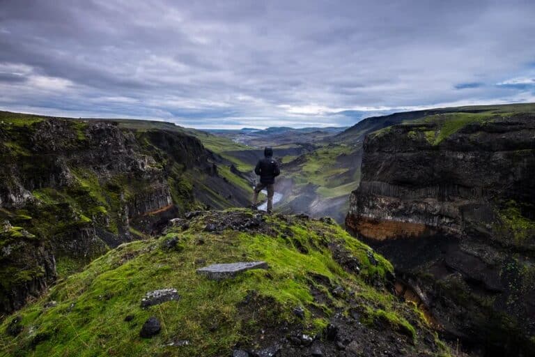 Trek Islande : Panorama des montagnes a Haifoss Waterfall