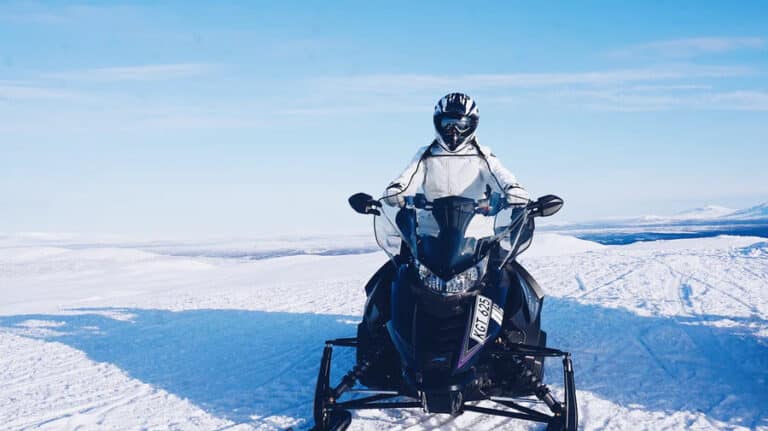 Randonnée Suède en Laponie :Activité moto-neige