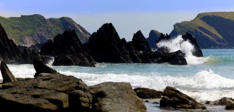 Randonnée Cork : Grands rochers sur la côte irlandaise