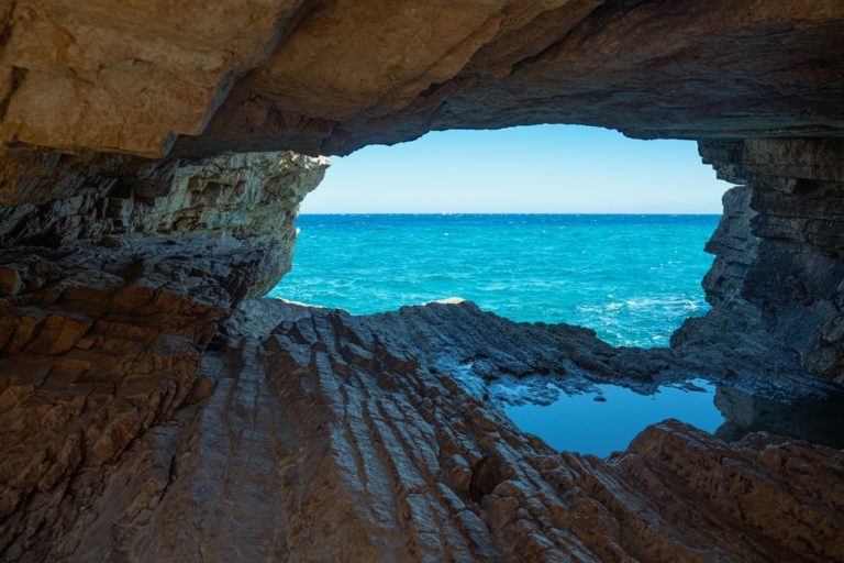 Voyage aux Cyclades grotte Akaoka