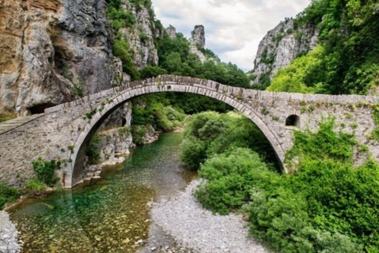 Randonnée en nature Crète pont Akaoka