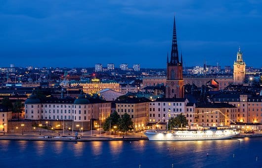 Weekend Stockholm : la vue de ville de Stockholm au bord de rivière