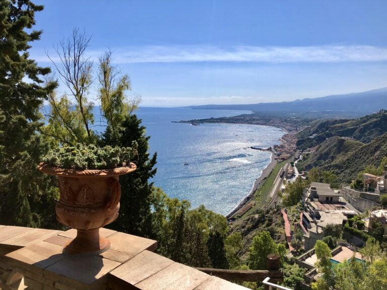 Voyage Italie en Sicile plage de Taormine Akaoka