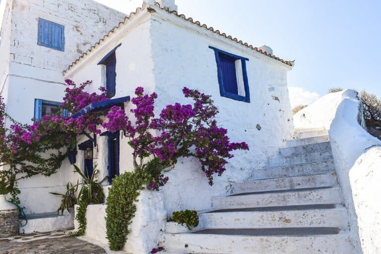 Visite des Cyclades petit village Akaoka