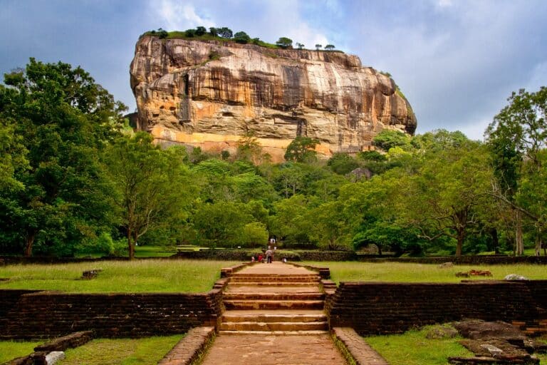 Randonnée au Sri Lanka dans la montagne de Dambulla Akaoka