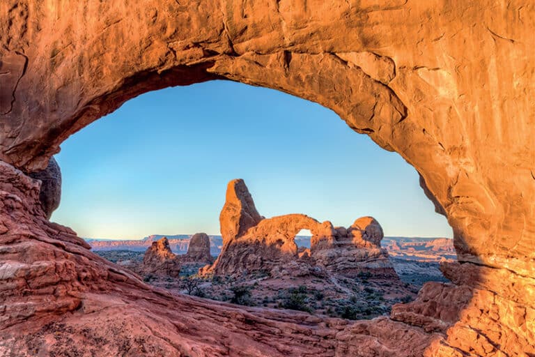 Randonnée aux Etats-Unis : grands rochers dans un parc national Akaoka