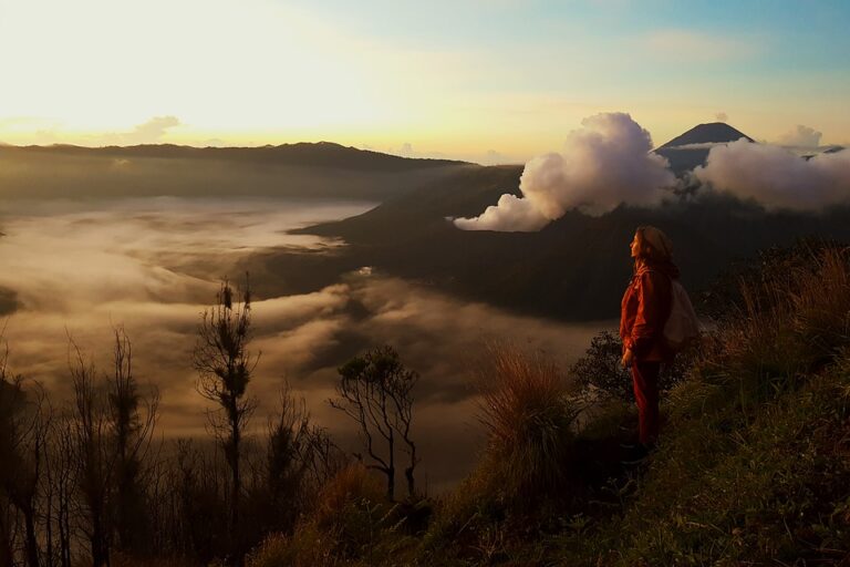 Randonnée en Indonésie à Bali au sommets des montagnes Akaoka