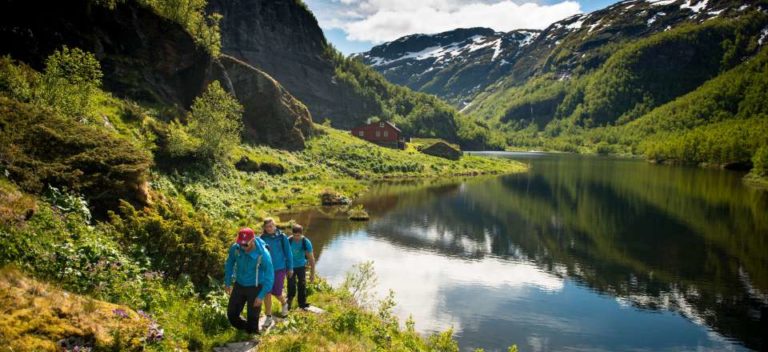 Autotour Bergen : Randonnée en famille aux fjords de paysage