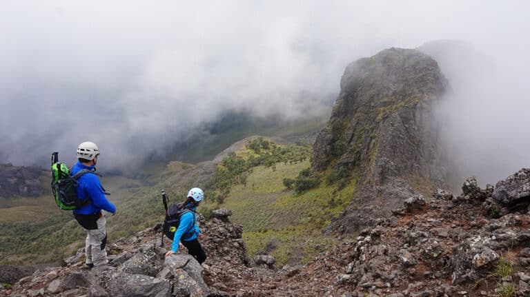 Trekking au Nicaragua avec un guide sur un volcan Akaoka