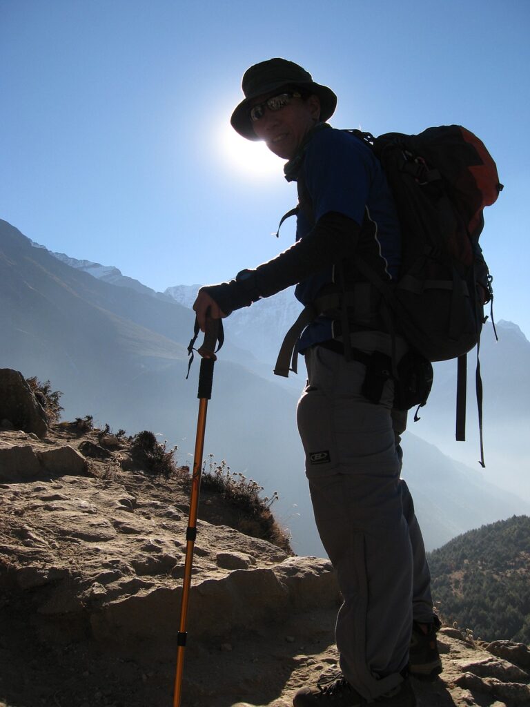 Randonnée au Népal en excursion dans les montagnes au Mustang Akaoka