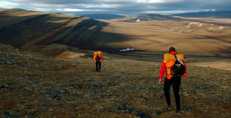 Randonnée aux Etats-Unis dans les plaines montagneuses de l'Alaska Akaoka