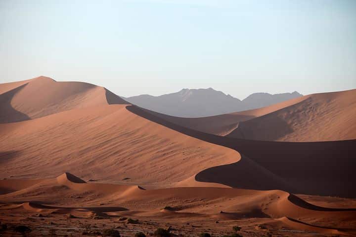 Randonnée en Mauritanie sur les dunes dans le désert Akaoka