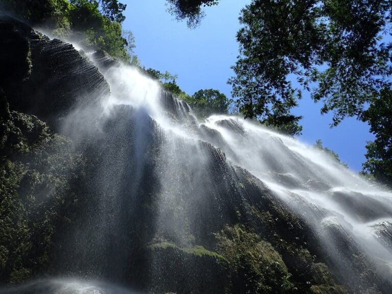 Trek aux Philippines à Oslob : cascade sur l'île de Cebu Akaoka