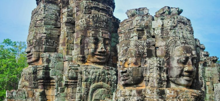 Voyage au Cambodge : temple avec les 4 visages de Bouddha Akaoka