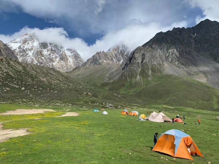 Voyage en Chine à Sichuan : camping en montagne Akaoka