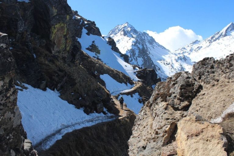 Trek Népal : excursion dans la vallée rocheuse du Langtang en direction des sommets Akaoka