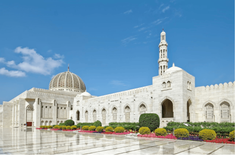 Rando Nord Oman, vue sur une magnifique mosquée du sultanat Qaboos