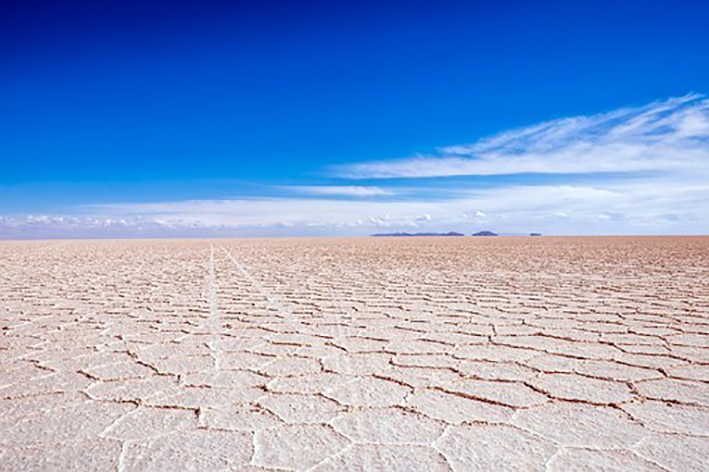 Randonnée en Bolivie dans le désert de sel Salar de Uyuni Akaoka