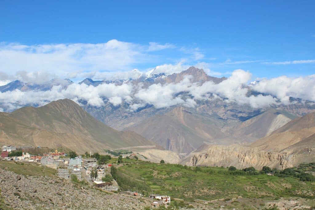 Trekking au Népal dans les montagnes du district de Mustang Akaoka