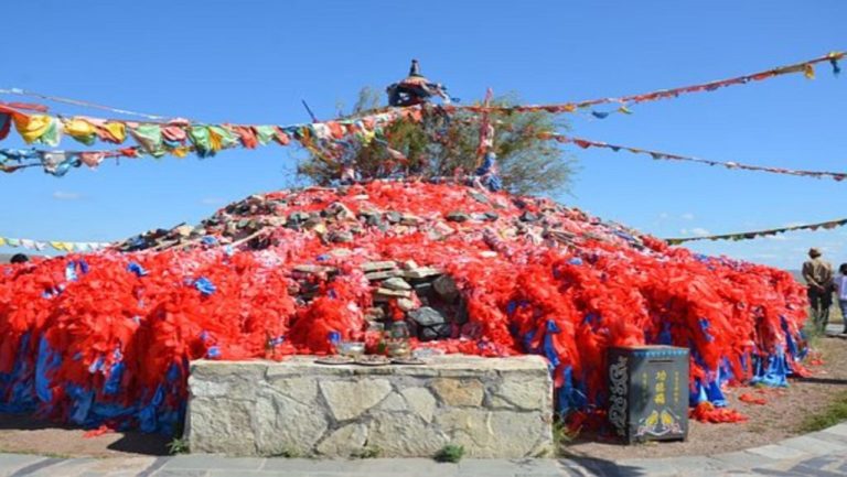 Trekking en Mongolie : une structure mongolienne colorée Akaoka