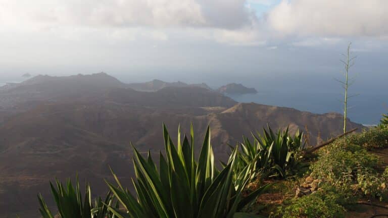 Trekking Cap-Vert sur l'île de Fogo : vue en haut d'une montagne Akaoka