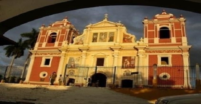 Voyage au Nicaragua : visite de l'église rouge El Calvario à Leon Akaoka