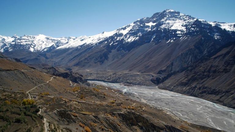 Voyage découverte en Inde à Dankhar : une rivière au milieu des montagnes Akaoka