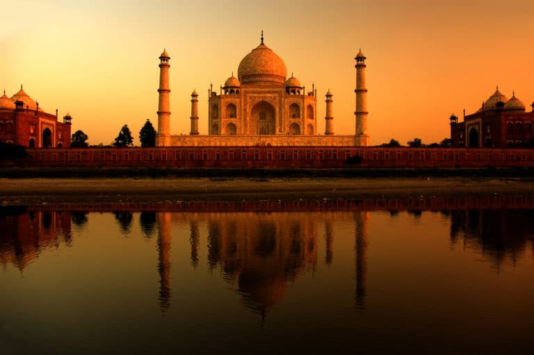 Voyage au nord de l'Inde : visite du temple sacré au bord du fleuve Gange