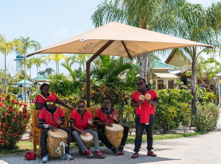 Voyage en Martinique : découverte de la culture martiniquaise en musique Akaoka