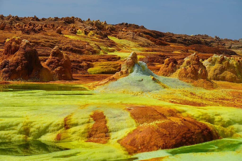 Randonnée Ethiopie dans le désert autour du volcan basaltique Erta Ale dans le nord de la vallée du Grand Rift Akaoka