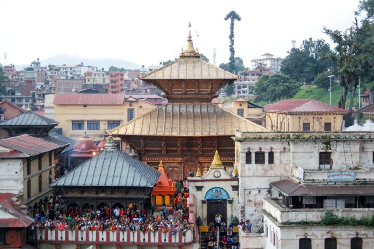 Voyage au Népal sur le massif de l'Annapurna : visite d'un temple culturel Akaoka