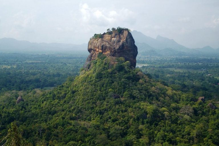 Randonnée au Sri Lanka dans les hauteurs des grands rochers Akaoka