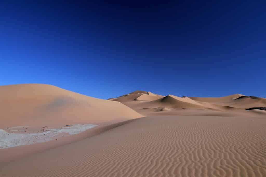 Randonnée chamelière en Mauritanie dans le désert de Gabbou Akaoka