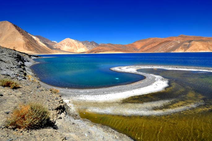 Séjour en Inde à Ladakh : le lac de Ladakh au milieu de sa vallée Akaoka