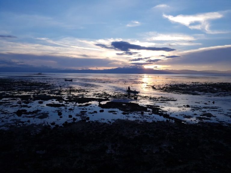 Randonnée aux Philippines à Cebu en bord de mer Akaoka