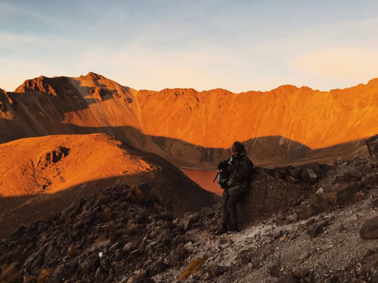 Randonnée au Mexique au sommet d'un cratère au lever du soleil Akaoka