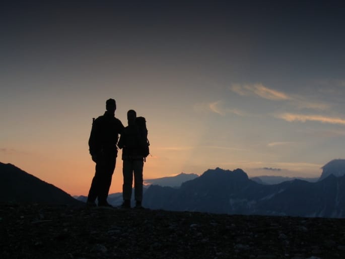 Trek au Maroc dans l'Atlas à la tombée de la nuit Akaoka